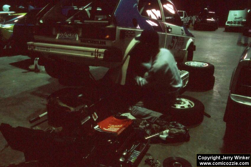 Larry Warrington / Damien Crane in the ex- Sobczak VW Rabbit do last minute repairs at parc expose.