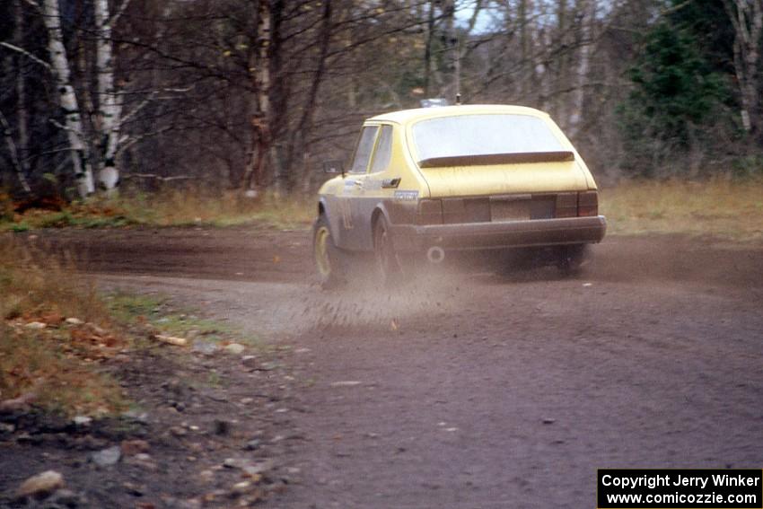 The Sam Bryan / Rob Walden SAAB 900 spays gravel on a fast S-curve on the Delaware Mine stage.