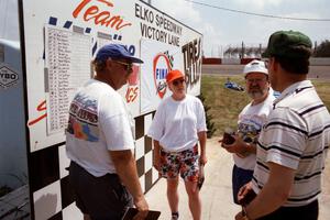 Conversing at the results boards: L to R) Don Gettinger, Becky Nazario, Sean Coleman and Gary Schmidt