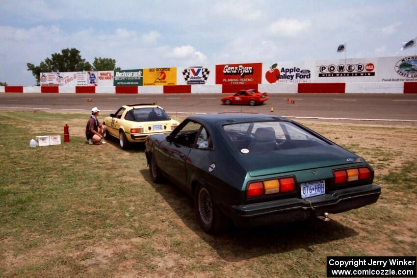 Chuck Ready's CSP Mazda RX-7 and Juan Nazario's E Prepared Ford Mustang II