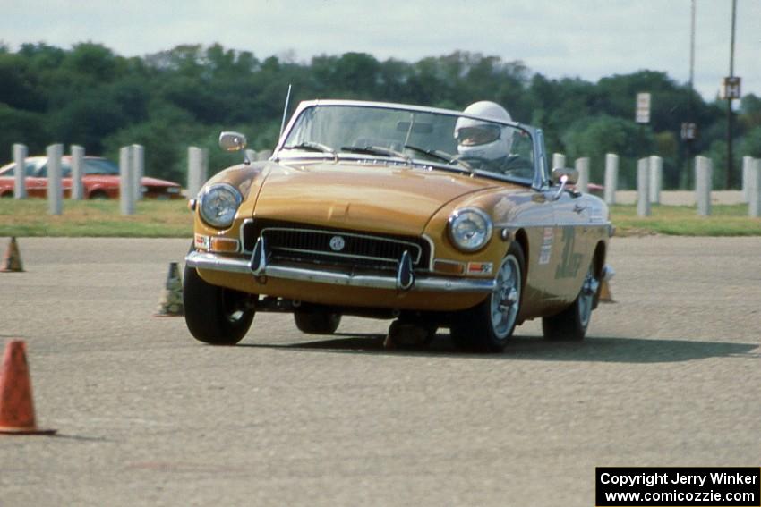 Bill Lattimer's DSP MGB drags a cone