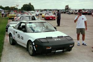 Glenn Ciegler talks to Dean Granros seated in his in his Toyota MR-2 at the start line