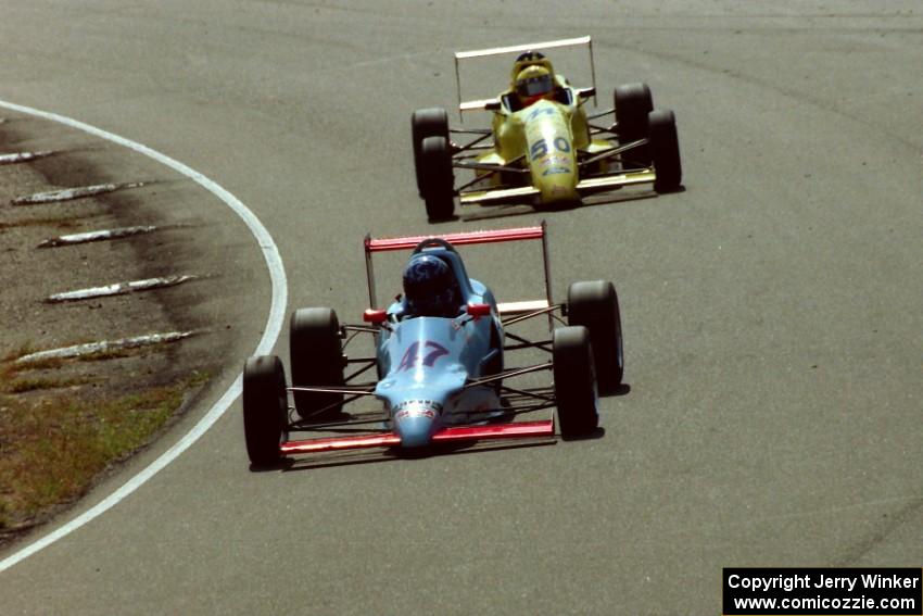Formula Continental battle out of turn nine: Bill Wiedner's Swift DB-3 leads Steve Thomson's ???