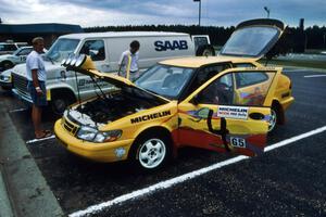 Sam Bryan / Rob Walden SAAB 900 Turbo in the Northern Inn parking lot before the event.