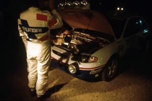 The Paul Choiniere / John Buffum Hyundai Elantra gets serviced on the first night of the rally.
