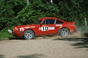 The Mike Hurst / Lynn Dillon Porsche 911 at speed through the crossroads.