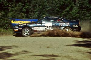 Jim Anderson / Anne Thomas drift their Honda Prelude VTEC through the sweeper at the crossroads.