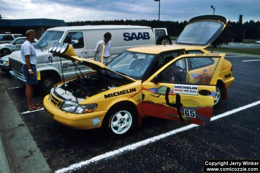 Sam Bryan / Rob Walden SAAB 900 Turbo in the Northern Inn parking lot before the event.