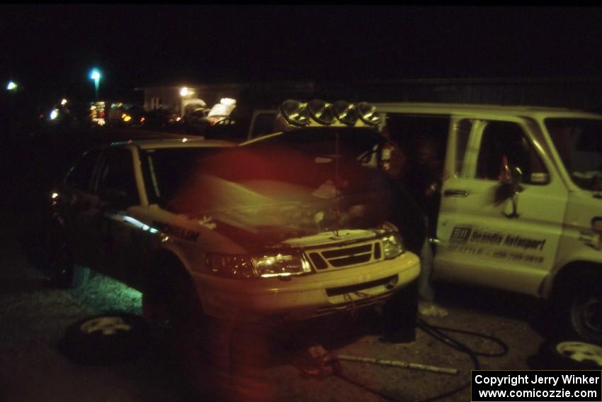 The Sam Bryan / Rob Walden SAAB 900 Turbo gets serviced on the first night of the rally.