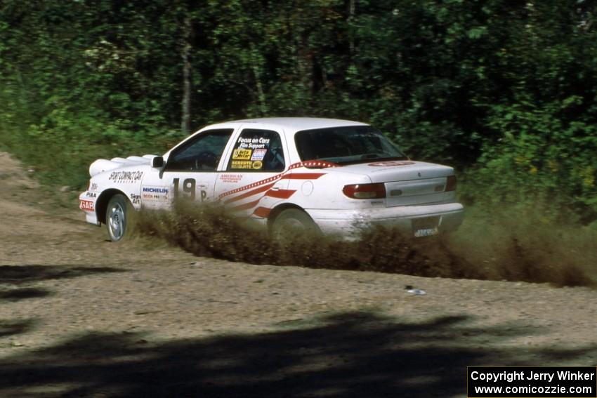 Lon Peterson / Bill Gutzmann at speed through the crossroads in their Kia Sephia.
