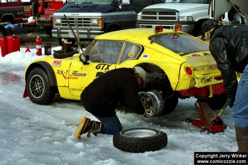 Cary Kendall / Scott Friberg Spittlebug comes into the pits minus a left-rear tire