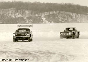 1974 IIRA season : Dave Chizek's Datsun 240Z leads Fred Zachau's Triumph TR-4.