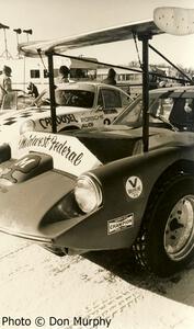 Jerry Hansen's SAAB Sonnet II and Peter Kitchak's Porsche 911.