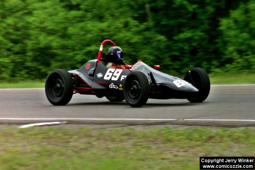 Jon Belanger's Autodynamics Mk. V Formula Vee ran in the Vintage Race