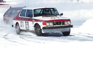 Chuck Peterson / Bob Roth SAAB 99 and Randy Christman / Tom Tuohy VW Scirocco