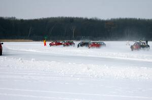 The field takes the start of the 2 hr. enduro