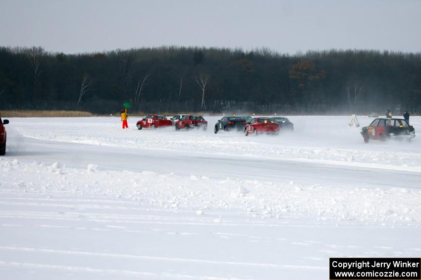 The field takes the start of the 2 hr. enduro