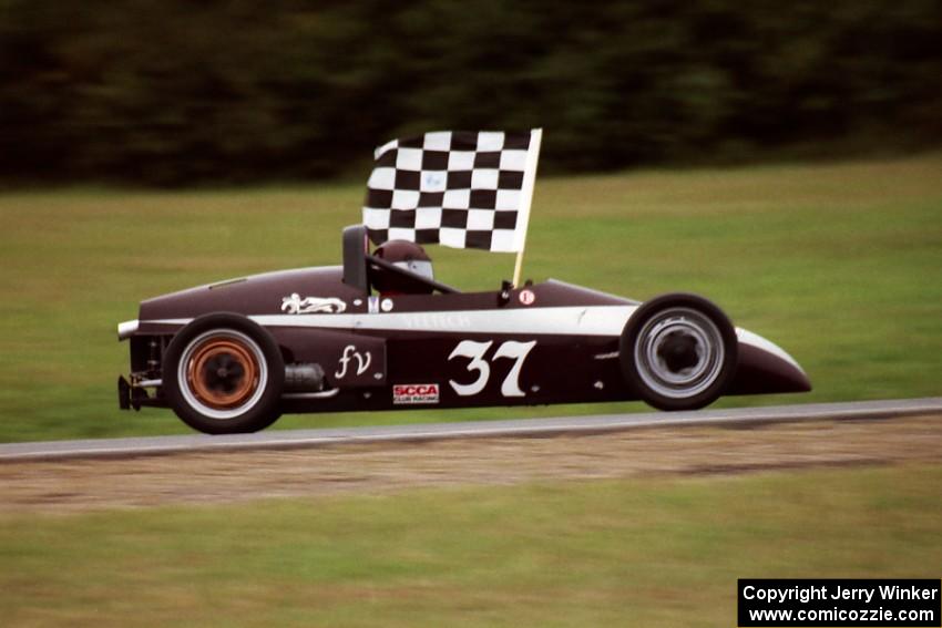 Bruce Livermore's Mysterian X-M2 Formula Vee takes the win