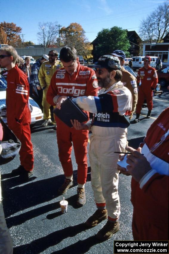 Co-drivers Pete Gladysz and Jimmy Brandt discuss strategy before the event.