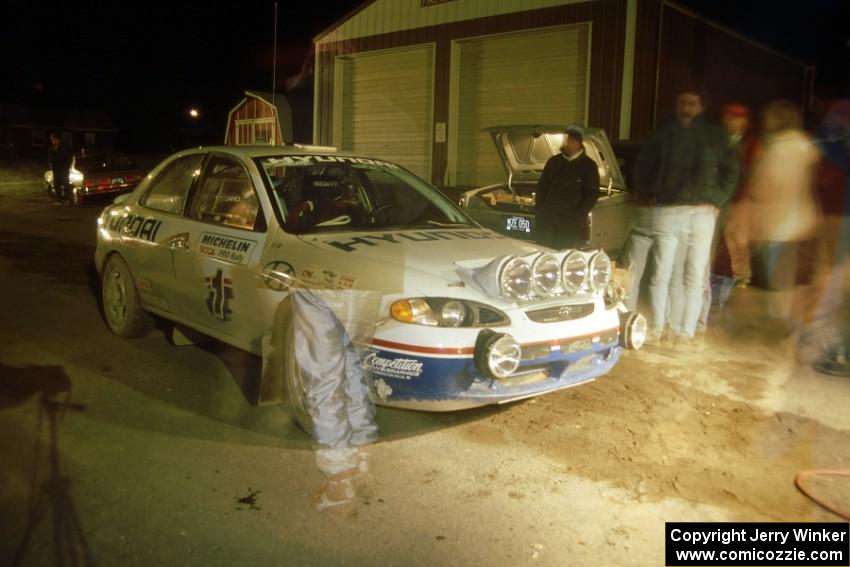 Paul Choinere / John Buffum make final preparation to go back out onto the stages in their Hyundai Elantra.