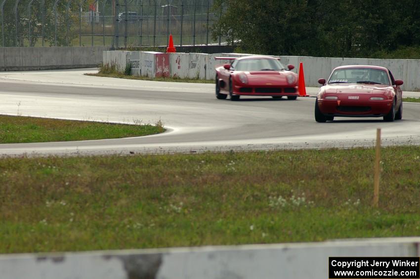 Dan Corgard's Mazda Miata and Glenn Ciegler's Noble through turns 10 and 11