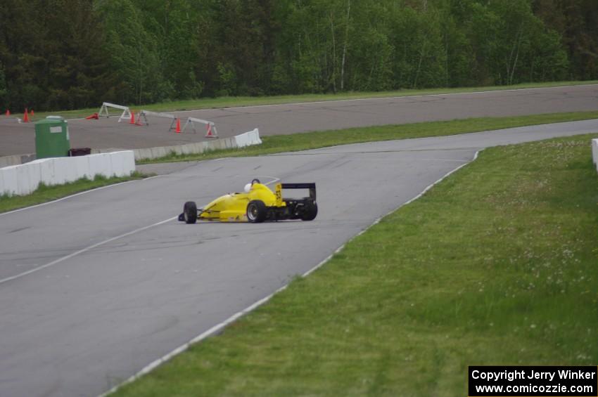 Dan Hedley's Van Diemen RF96 Formula Continental spins and tweaks the wing on a barrier