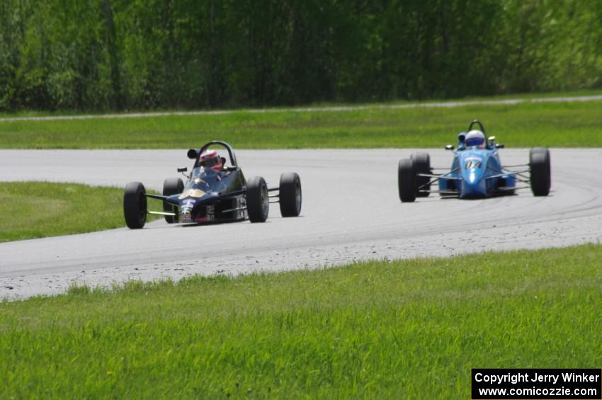 Jeff Bartz's Reynard 88F and Dan Murphy's Van Diemen RF00K Formula Fords