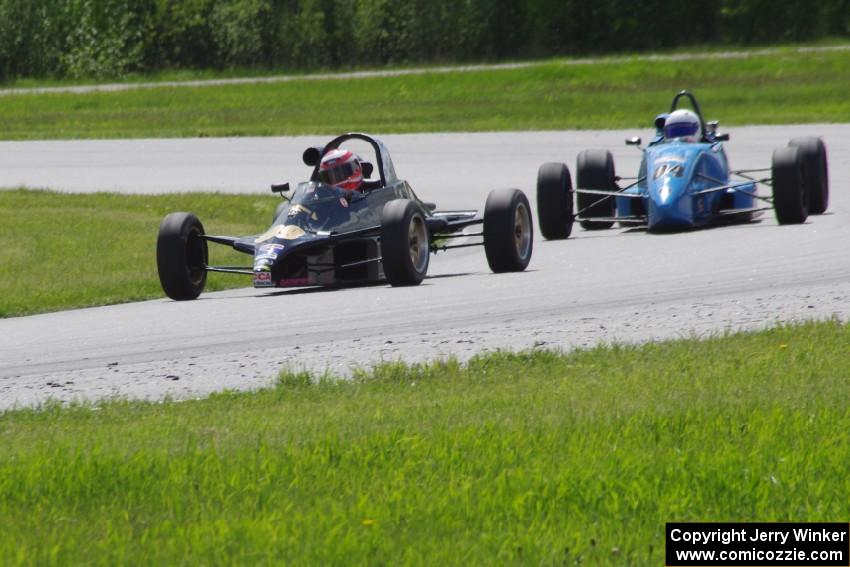 Jeff Bartz's Reynard 88F and Dan Murphy's Van Diemen RF00K Formula Fords