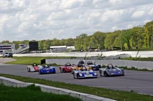 The field lines up for the green flag.