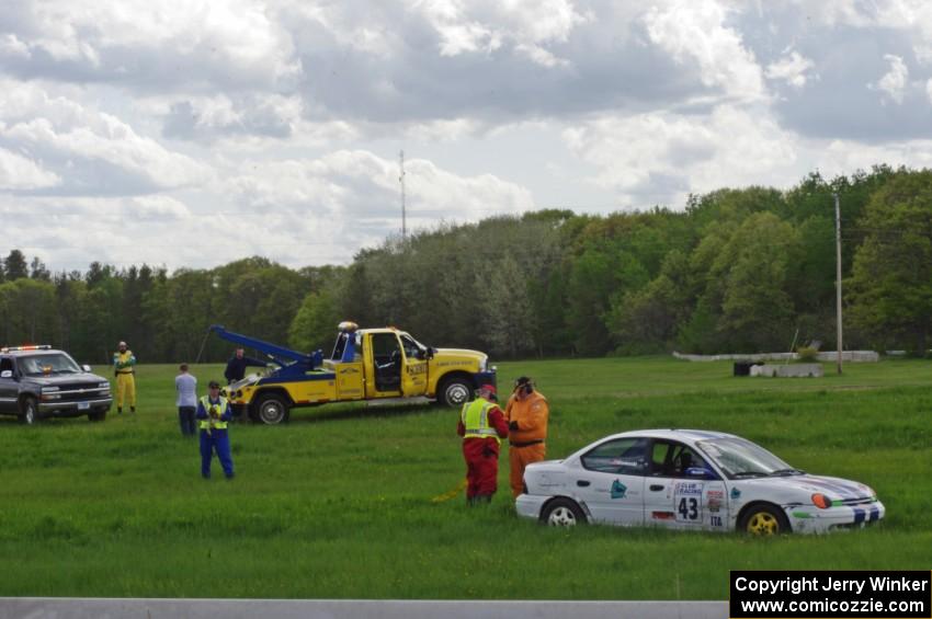 John Glowaski's ITA Dodge Neon ACR gets picked up after DNF'ing the race