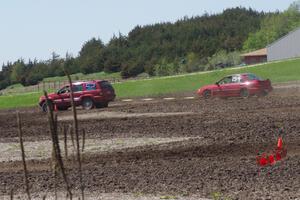 Peter Battle's SA Subaru Impreza is pulled off-course by Dan Drury's PA Jeep Grand Cherokee