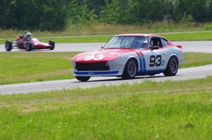 Jerry Dulski's Datsun 240Z and Jeff Ingebrigtson's Caldwell D9 Formula Ford