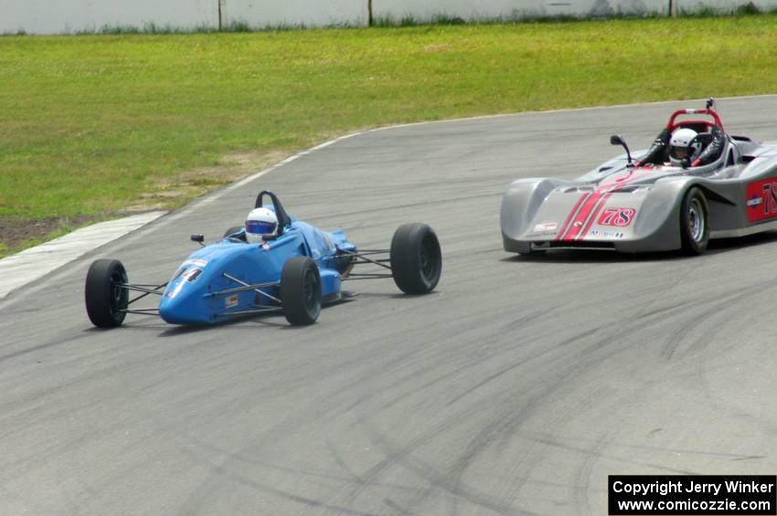 Dan Murphy's Van Diemen RF00K Formula Ford and Robyn Goolsbey's Spec Racer Ford