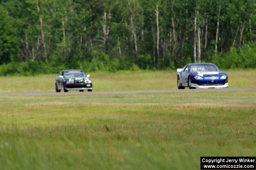 Stan Bartol's SPO Ford Taurus and Denis Budniewski's ITE BMW M3