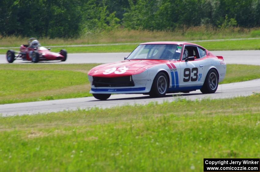 Jerry Dulski's Datsun 240Z and Jeff Ingebrigtson's Caldwell D9 Formula Ford