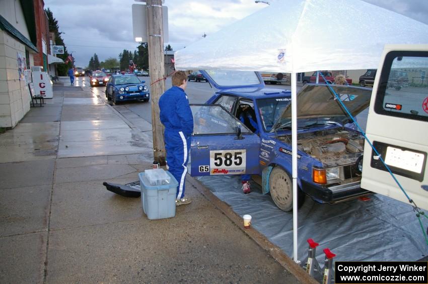 Dave Sterling / Stacy Sterling get their Dodge Omni GLH serviced in Akeley (1).