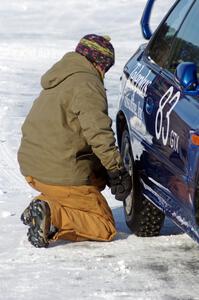 Carrie Carlson tightens the lugs on the Mark Utecht / Brent Carlson / Dave Steen, Sr. / Matt Shaffer Subaru Impreza 2.5RS