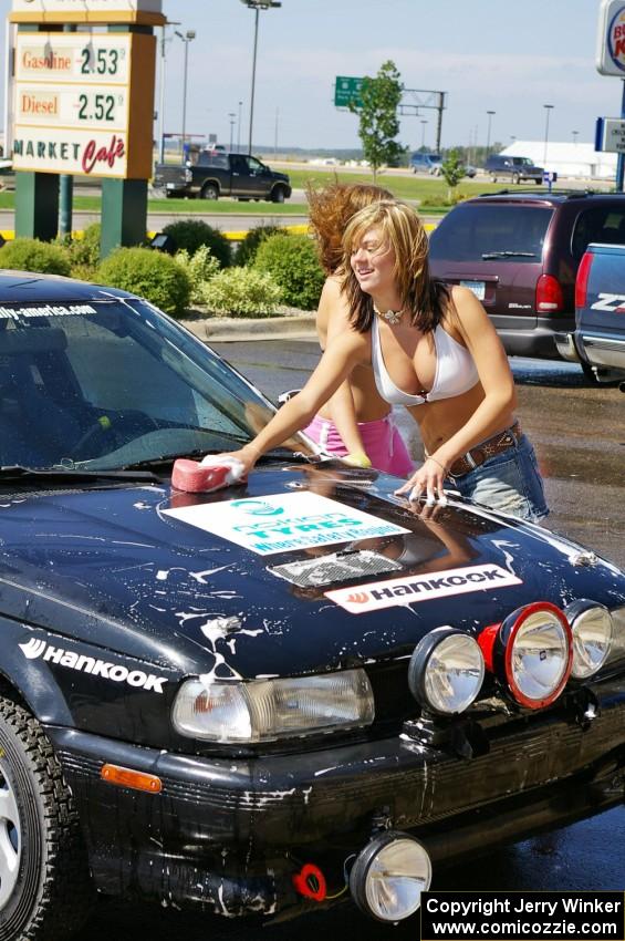 Brian Dondlinger / Dave Parps Nissan Sentra SE-R gets a rubdown prior to the start by ... hey, those gas prices are CHEAP!