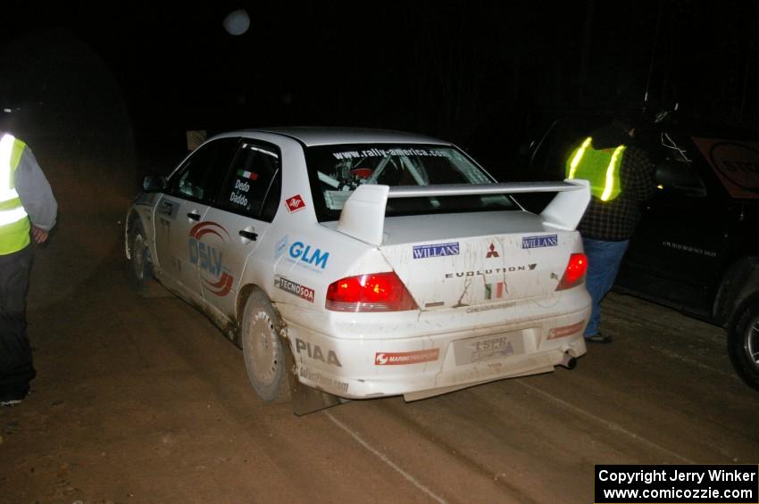 Alfredo De Dominicis / Massimo Daddoveri Mitsubishi Lancer Evo 7 checks into the finish of Baraga Plains, SS4.