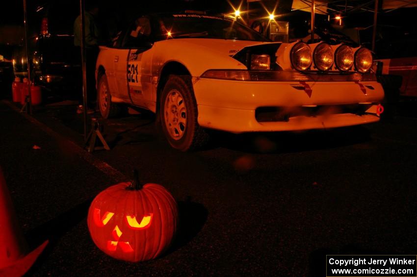 Chris Czyzio / Bob Martin Mitsubishi Eclipse GSX and an unusually carved pumpkin at the second L'Anse service.