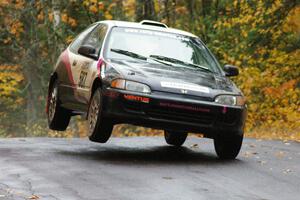 Matt Johnston / Alex Kihurani Honda Civic catches decent air at the midpoint jump on Brockway, SS10.