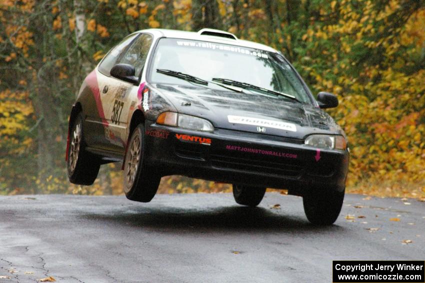 Matt Johnston / Alex Kihurani Honda Civic catches decent air at the midpoint jump on Brockway, SS10.