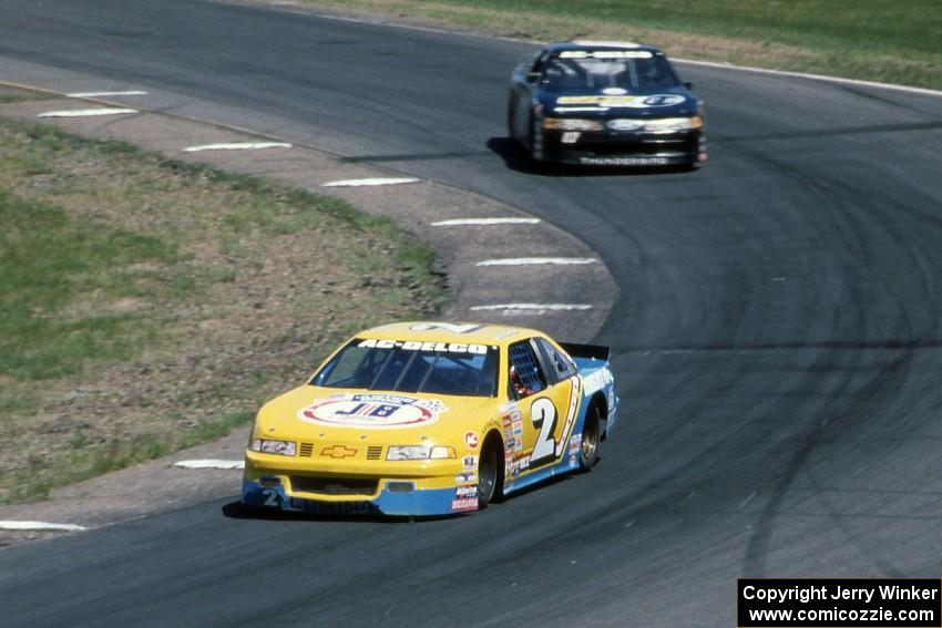 Bobby Archer's Chevy Lumina and Todd Forbes' Ford Thunderbird