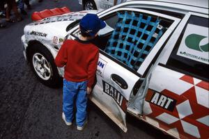 A young fan checks out the Henry Joy IV / Michael Fennell Mitsubishi Lancer Evo II