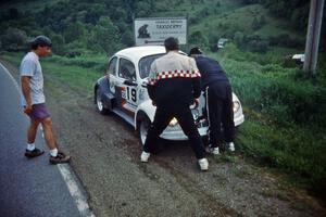Reny Villemure / Mike Villemure VW Beetle prepare to change a flat on the way to Germania service
