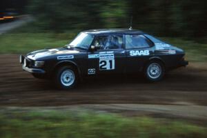 Jerry Sweet / Stuart Spark SAAB 99EMS at the spectator point on SS1, Kabekona.