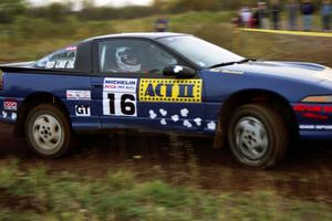 Steve Gingras / Bill Westrick ease their Eagle Talon through a right-hander on the practice stage.