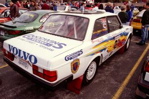 The Bill Malik / Farina O'Sullivan Volvo 240 and Tad Ohtake / Bob Martin Ford Escort ZX2 at parc expose.