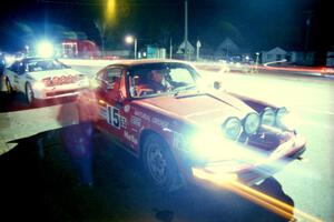 Mike Hurst / Rob Bohn prepare to leave Kenton service in their Porsche 911.