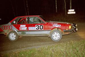 Jon Kemp / Gail McGuire through a 90-right at night in their Audi 4000 Quattro.